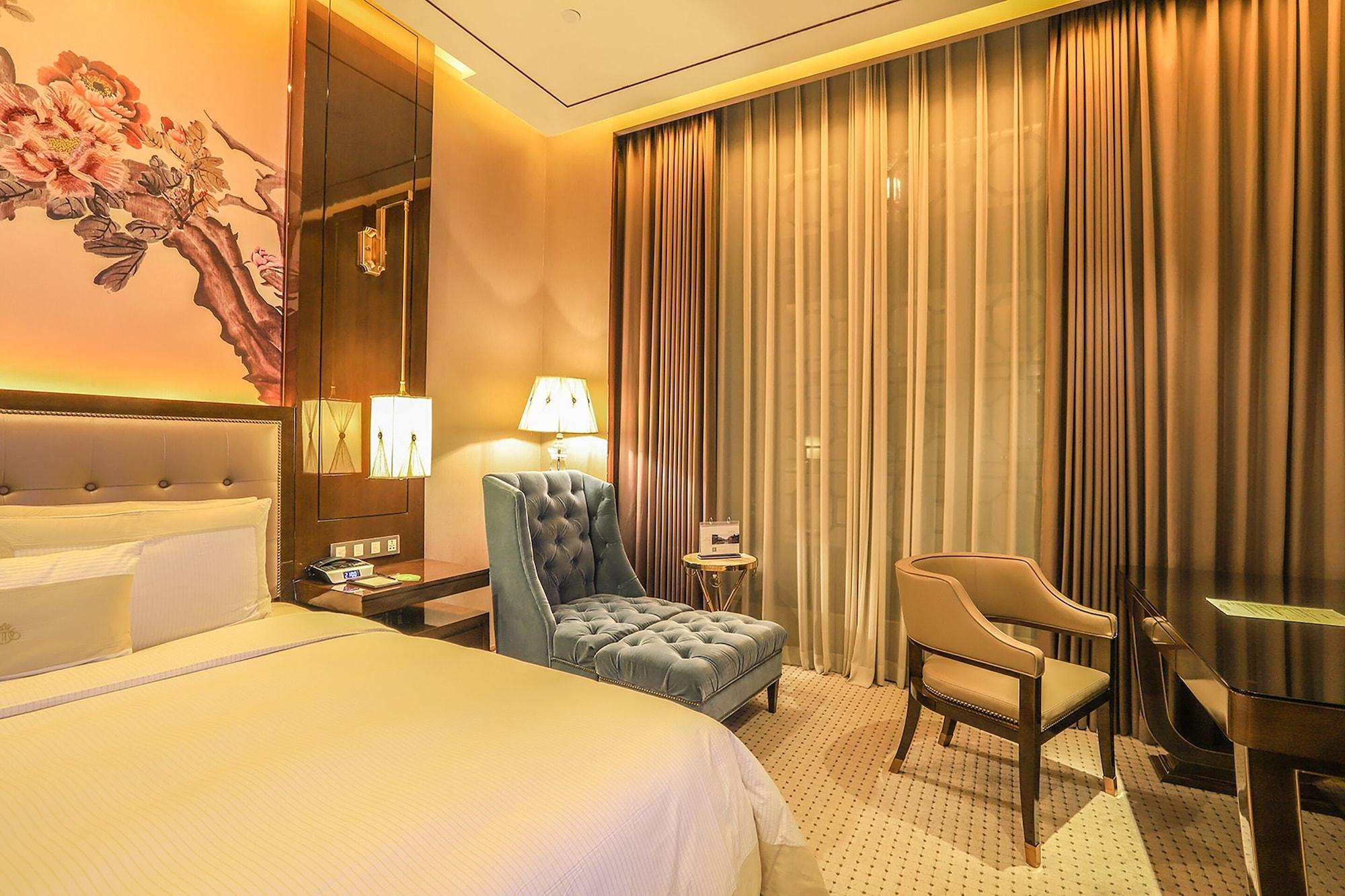 Royal Garden Hotel Shanghai-Free Shuttle To And From Disney & Pvg & Close Metro Line2 Easy To Sha New Expo Exterior photo