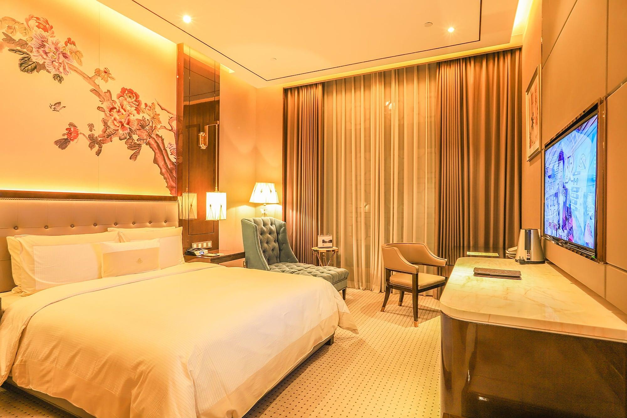 Royal Garden Hotel Shanghai-Free Shuttle To And From Disney & Pvg & Close Metro Line2 Easy To Sha New Expo Exterior photo