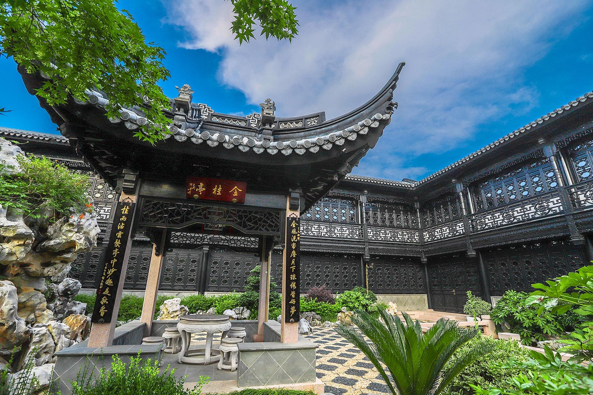 Royal Garden Hotel Shanghai-Free Shuttle To And From Disney & Pvg & Close Metro Line2 Easy To Sha New Expo Exterior photo