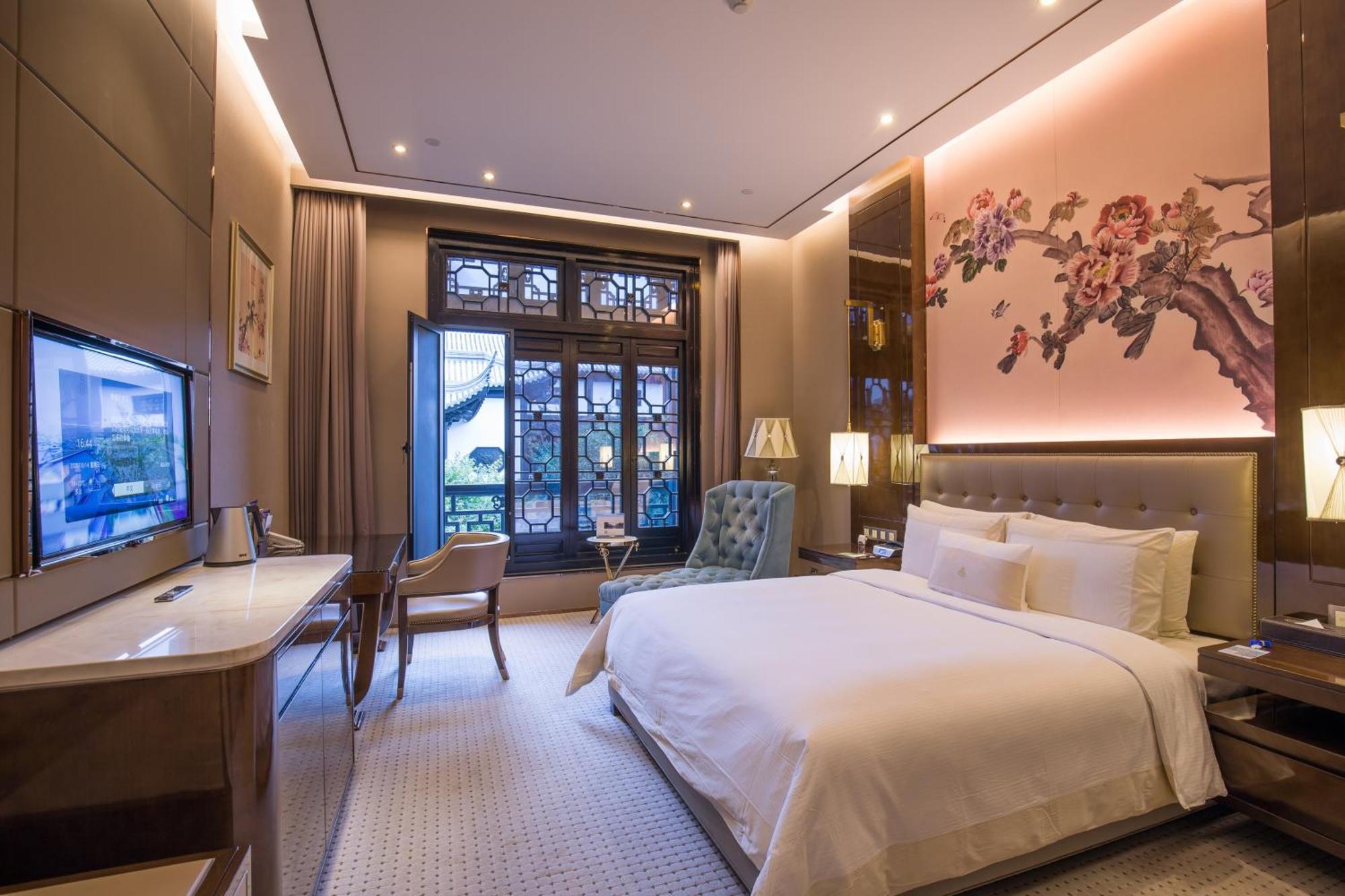 Royal Garden Hotel Shanghai-Free Shuttle To And From Disney & Pvg & Close Metro Line2 Easy To Sha New Expo Exterior photo