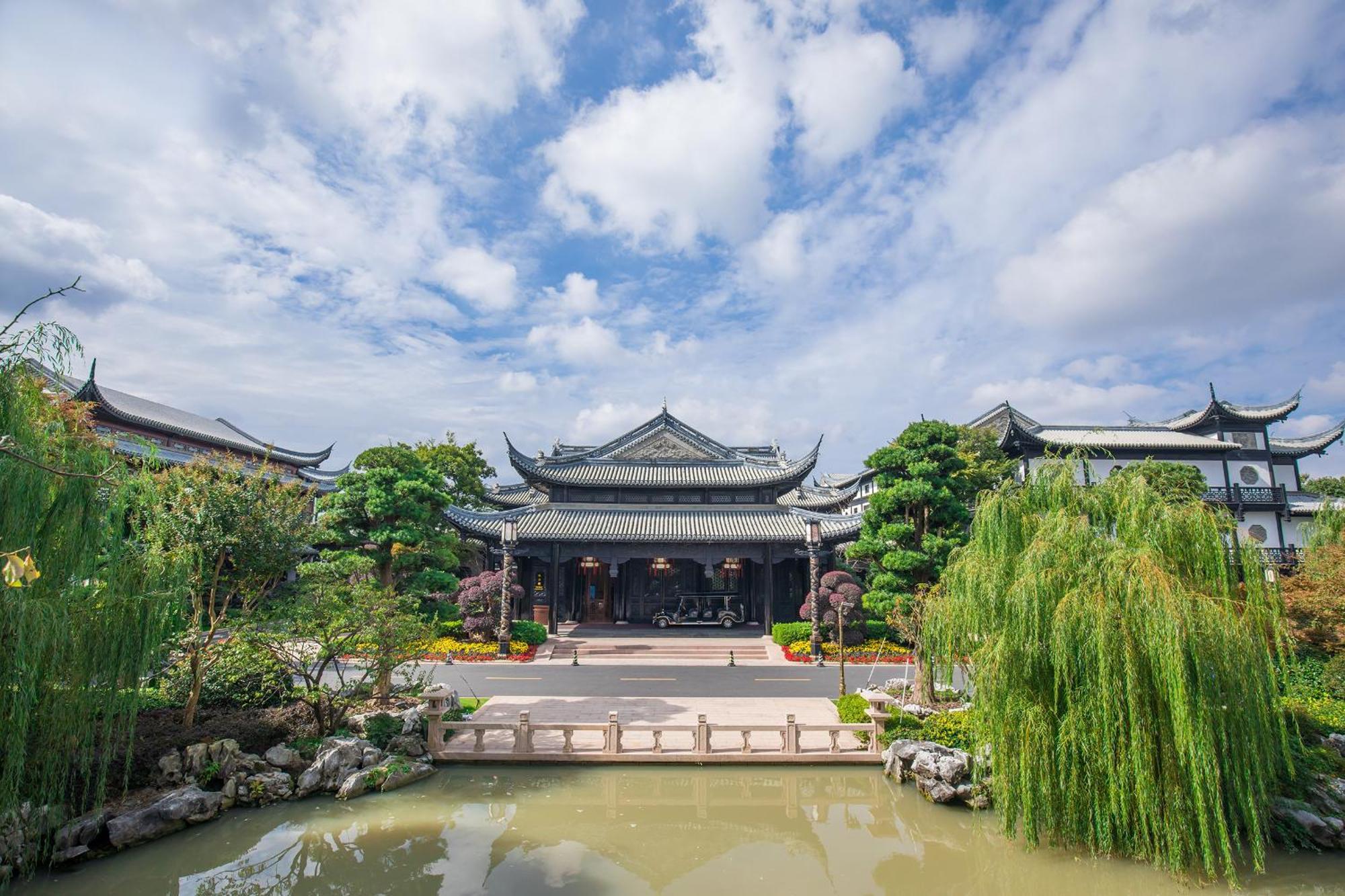 Royal Garden Hotel Shanghai-Free Shuttle To And From Disney & Pvg & Close Metro Line2 Easy To Sha New Expo Exterior photo