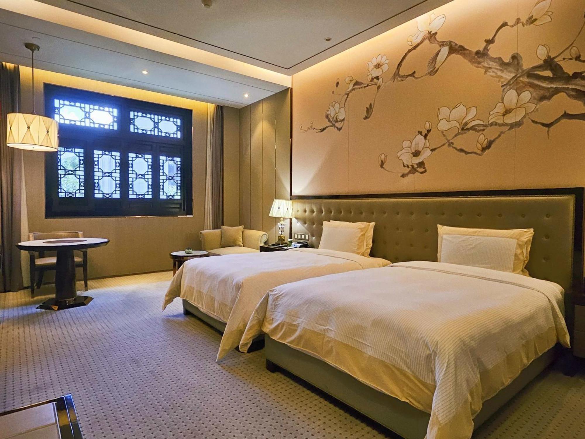 Royal Garden Hotel Shanghai-Free Shuttle To And From Disney & Pvg & Close Metro Line2 Easy To Sha New Expo Exterior photo