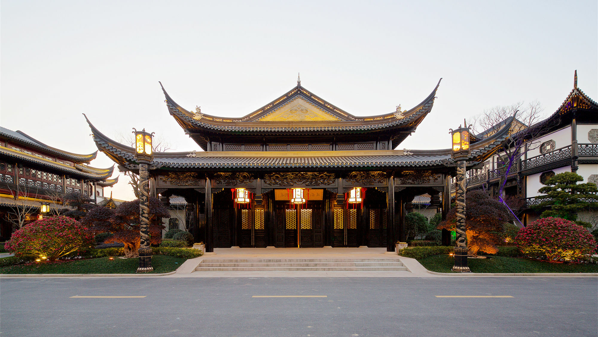 Royal Garden Hotel Shanghai-Free Shuttle To And From Disney & Pvg & Close Metro Line2 Easy To Sha New Expo Exterior photo