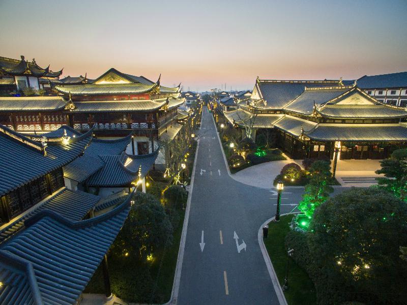 Royal Garden Hotel Shanghai-Free Shuttle To And From Disney & Pvg & Close Metro Line2 Easy To Sha New Expo Exterior photo