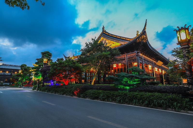 Royal Garden Hotel Shanghai-Free Shuttle To And From Disney & Pvg & Close Metro Line2 Easy To Sha New Expo Exterior photo